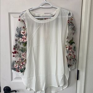 Umgee White Blouse with Floral Embroidered Sleeves